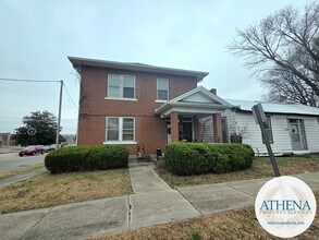 Building Photo - 200 S Spanish St