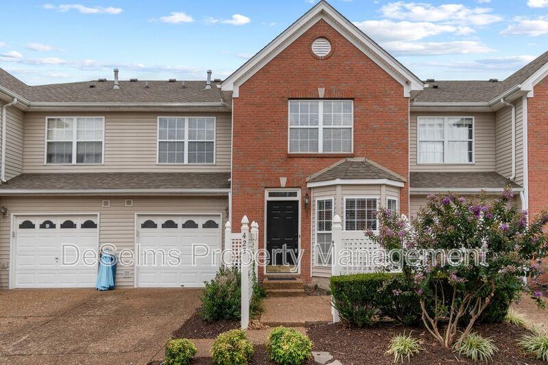 Primary Photo - 423 Compton Ln