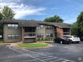 Building Photo - 1520 E Boswell St