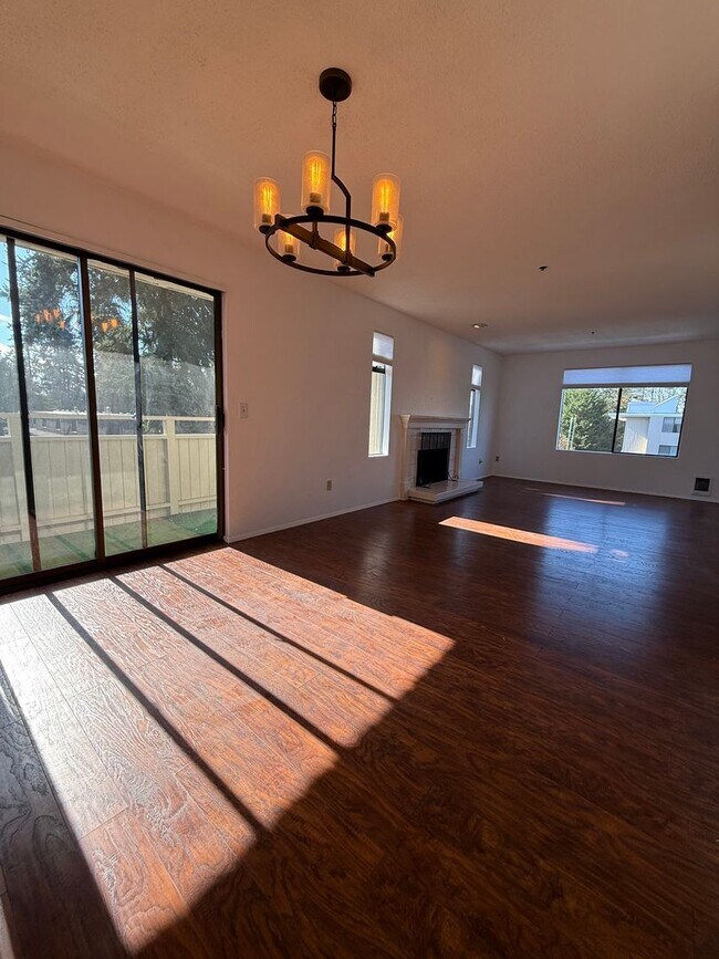 Foto del edificio - Beautifully maintained condo in the heart of Lynnwood!