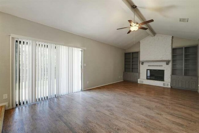 Building Photo - 4102 Hillside Dr