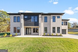 Building Photo - 555 Versailles Dr