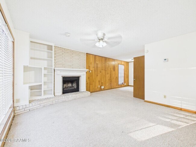 Foto del edificio - 112 Country Ln