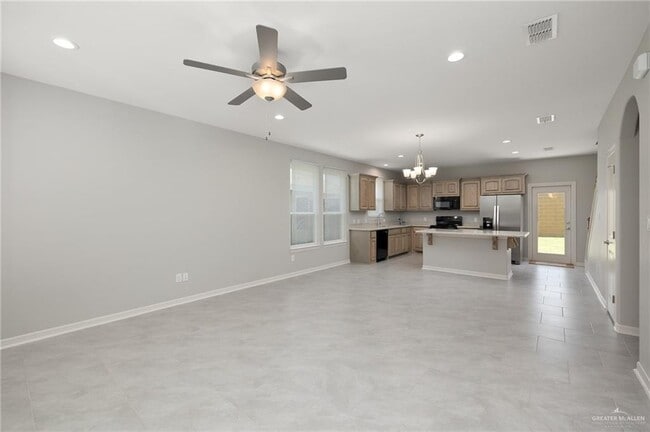 Building Photo - 1408 E Sonador Dr S