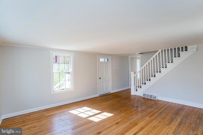 Foto del edificio - 766 Sergeantsville Rd