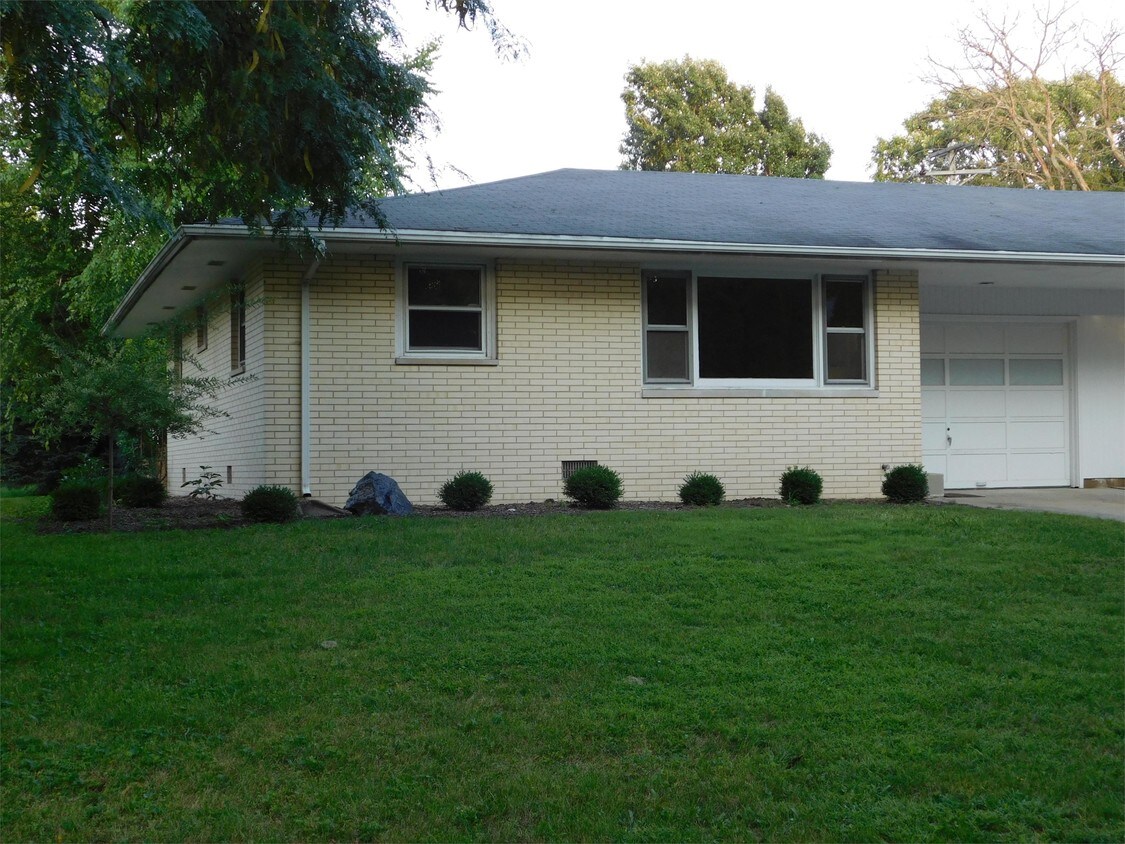 Primary Photo - 2202 Pond St