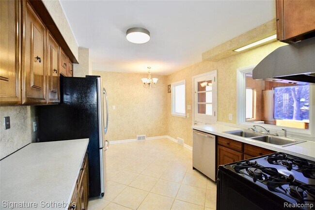 Foto del edificio - 31315 Franklin Rd