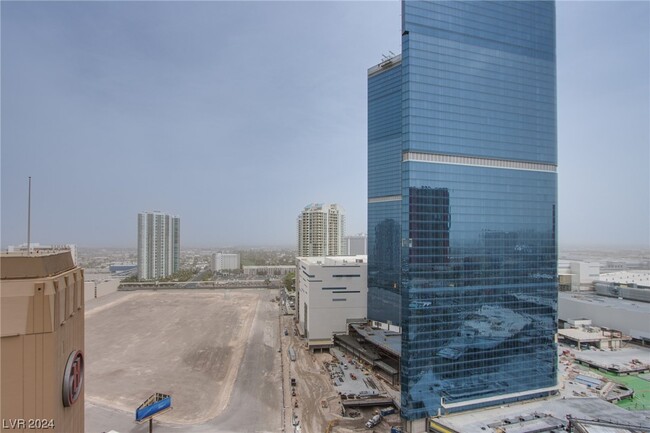 Building Photo - 2700 S Las Vegas Blvd