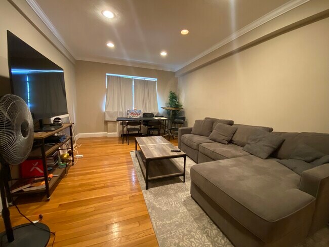 Foto del edificio - 93 Strathmore Rd
