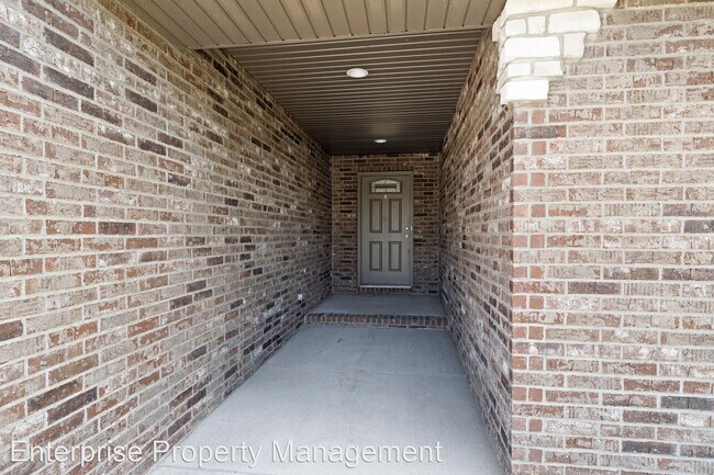 Building Photo - 4 br, 2 bath House - 662 S Long Dr