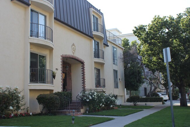 frente - 1951 Malcolm Ave