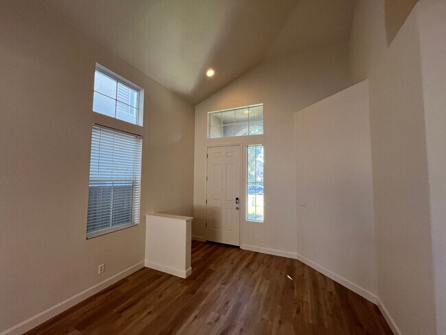 Foto del edificio - 5 bedroom home located in Sylvan School District!