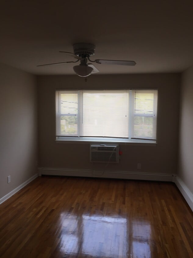 bedroom - 161 S Pearl St