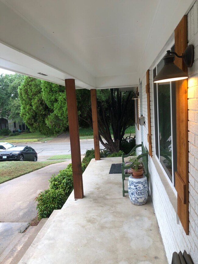 Foto del edificio - 2633-2635 Forest Park Blvd.