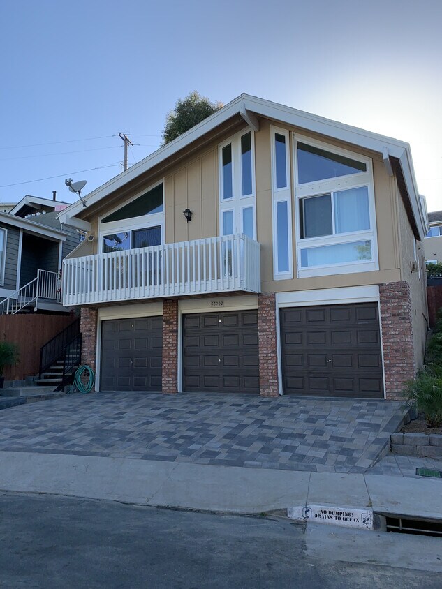 garage and parking space in front - 33902 Olinda Dr