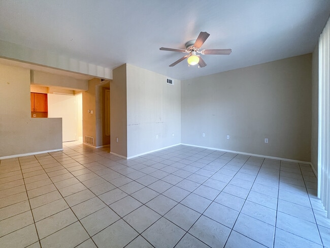 Foto del edificio - 1500 Lake Shore Dr