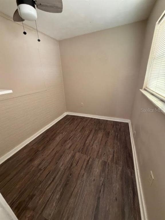 Building Photo - 1810 E Poinsettia Ave