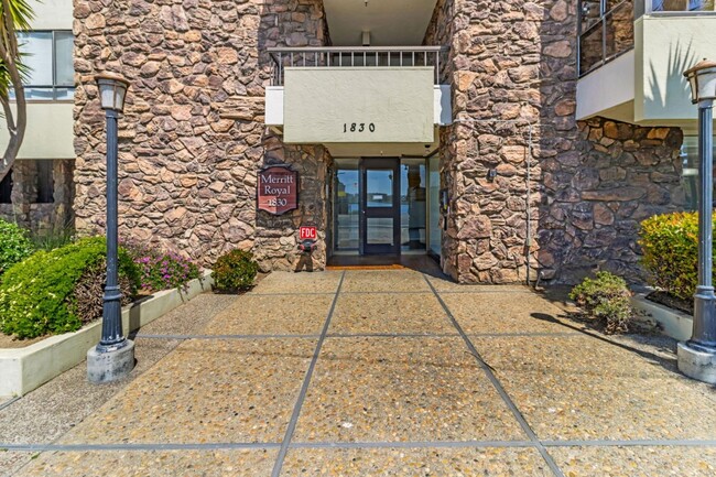 Foto del edificio - 1830 Lakeshore Ave