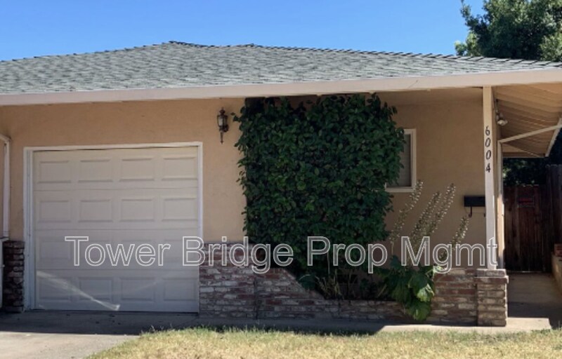 Foto principal - 6004 Bourbon Dr