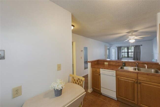 Foto del edificio - 13721 Mission Oaks Blvd
