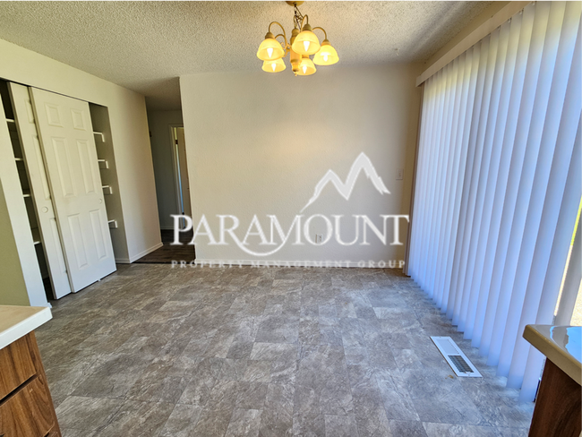 Building Photo - 3 Bedroom 2 Bath Oasis in Port Orchard!