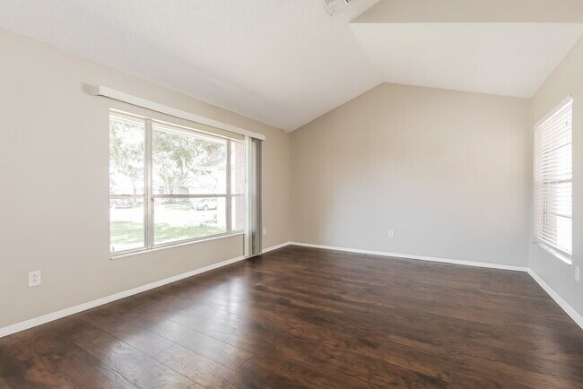 Building Photo - 1428 High Knoll Dr