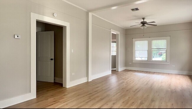 Foto del edificio - RENTAL AVAILABLE- 3 BED 3 BATH CLOSE TO CAMPUS