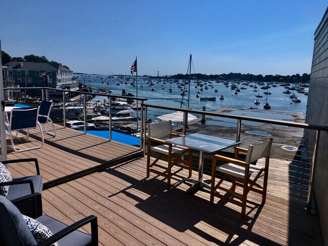 Furnished deck - 24 Lee St
