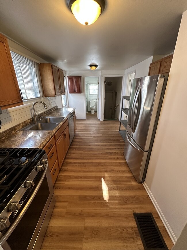 Photo - 215 Dunlap St House