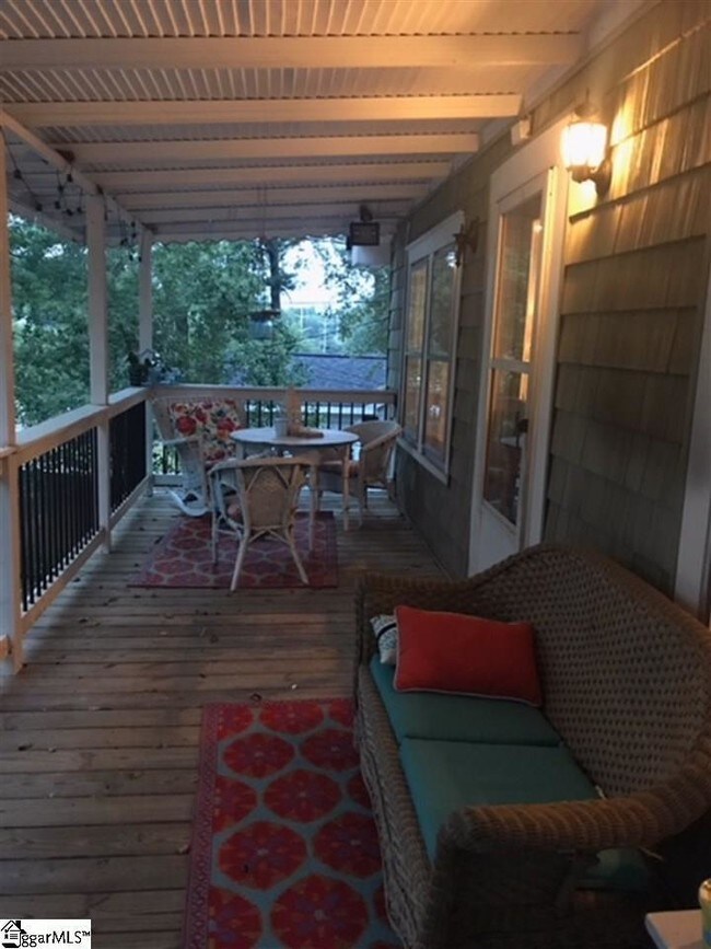 Foto del edificio - 102 Lowndes Ave