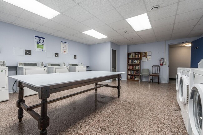 Building Photo - 1001 O'Connor Dr