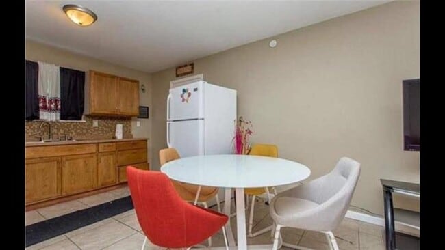 Kitchen/dining area - 4034 Dale St