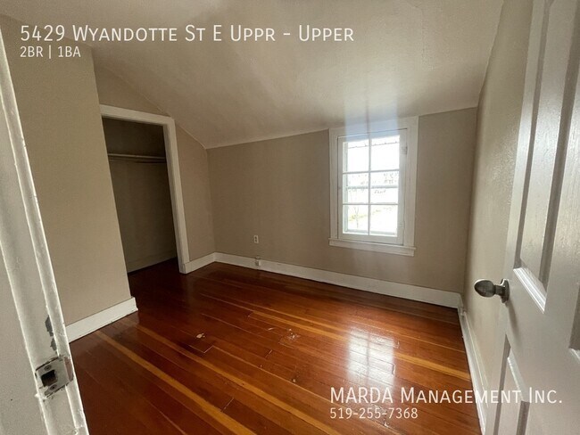 Photo du bâtiment - CHARMING 2 BED/1BATH UPPER UNIT + HYDRO & GAS