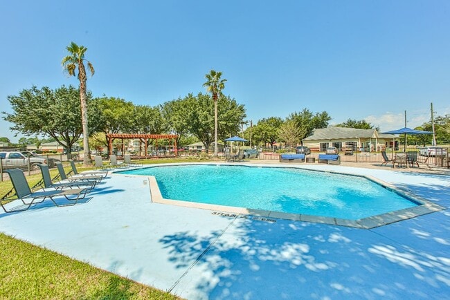 Building Photo - Woodglen Village