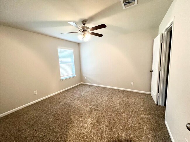 Building Photo - 3334 Sumac Dr