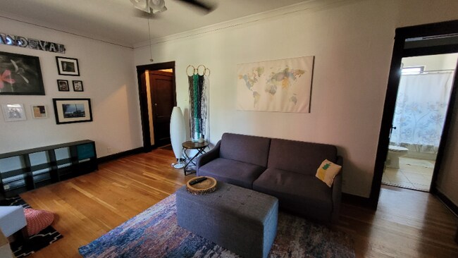 Foto del edificio - 3929 N Keeler Ave