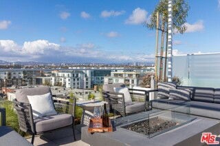 Building Photo - 4210 Del Rey Ave