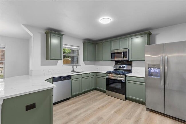 Building Photo - 5940 Silver Screen Dr