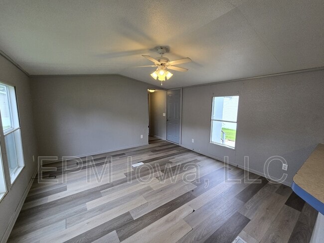 Foto del edificio - 700 W Ridgeway Ave