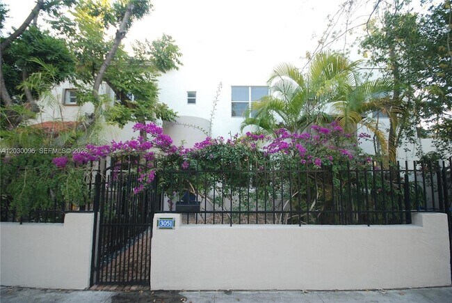 Foto del edificio - 3051 Center St