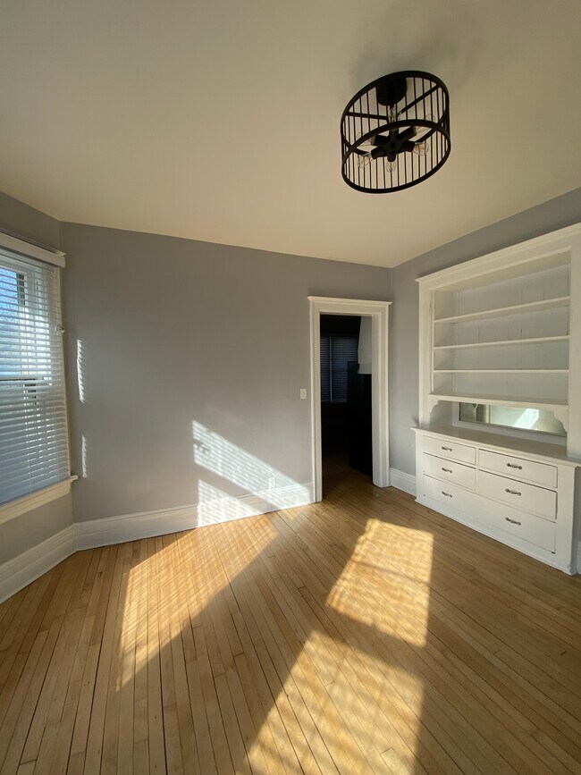Dining room - 3911 S 1st St
