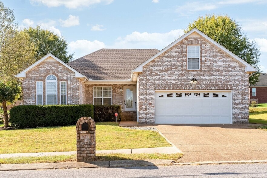 Foto principal - 637 Community Ct