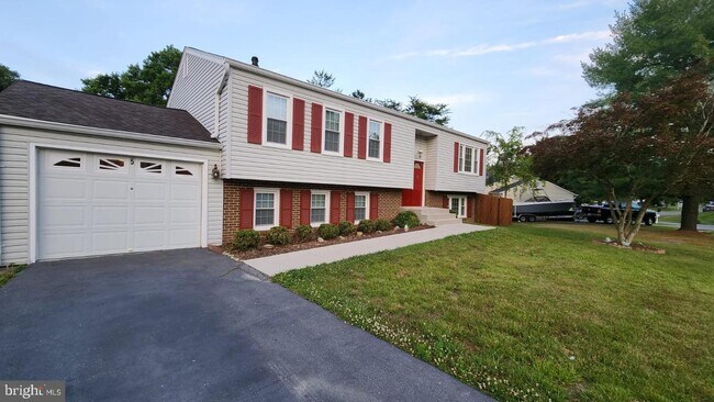 Building Photo - 5 Apricot Ct