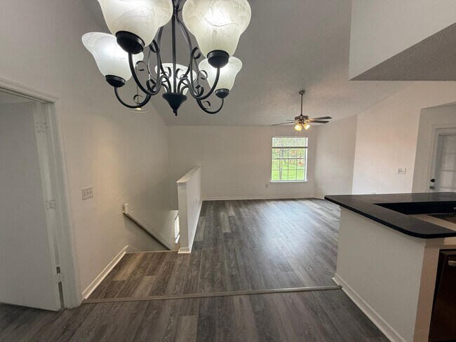 Building Photo - 433 Fountainhead Cir
