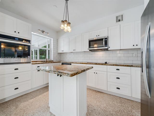 Building Photo - 13125 SW 81st Ave