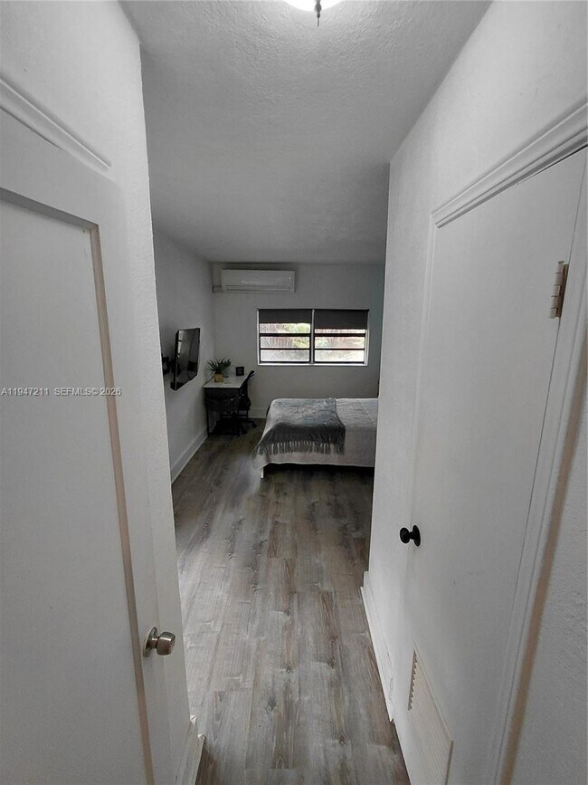 Foto del edificio - 1050 NE 82nd St