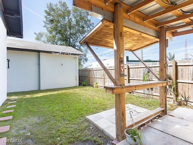 Foto del edificio - 1803 Landon Ave