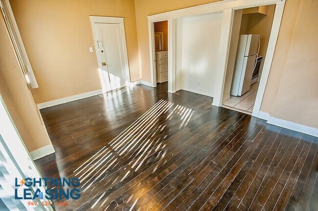Building Photo - 2735 1/2 San Marino St-103D