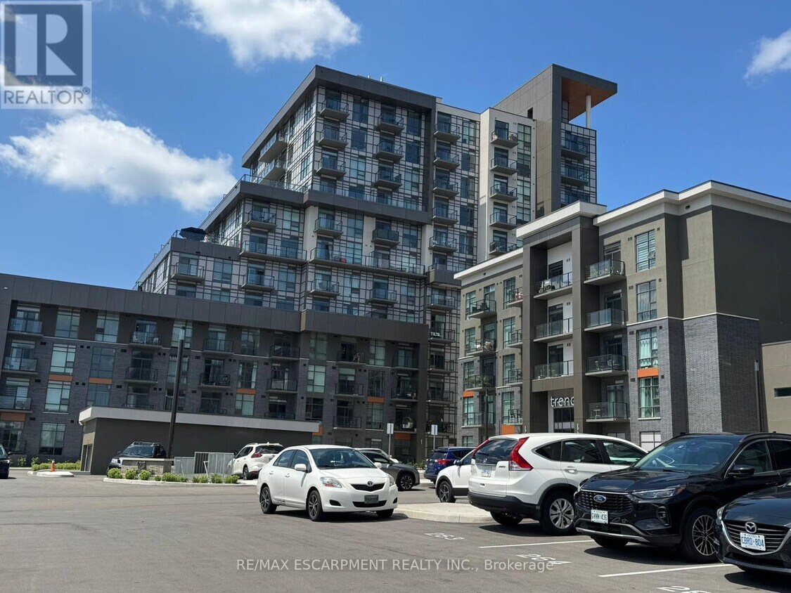 Primary Photo - 470-470 Dundas St E