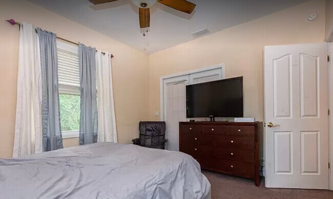 Foto del edificio - 1142 Sandler Ridge Rd